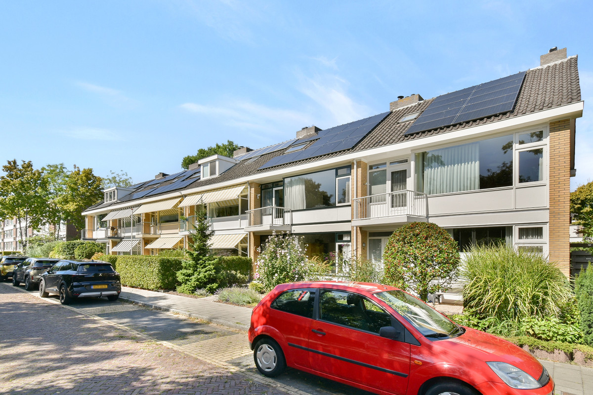 Tussenwoning te koop: Clematislaan 57, Oegstgeest