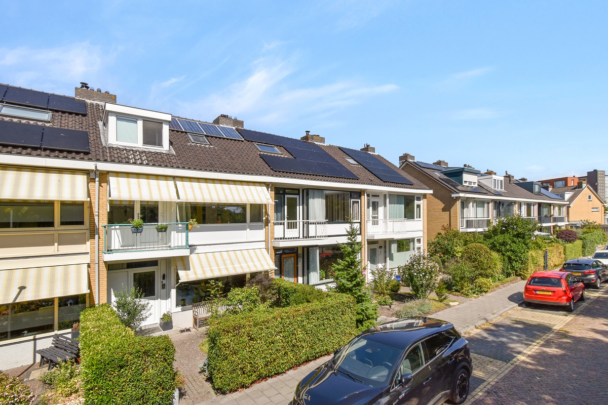 Tussenwoning te koop: Clematislaan 57, Oegstgeest