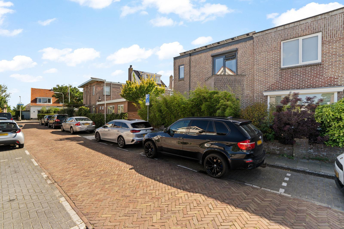 Hoekwoning te koop: Daniël Noteboomstraat 1, Noordwijk