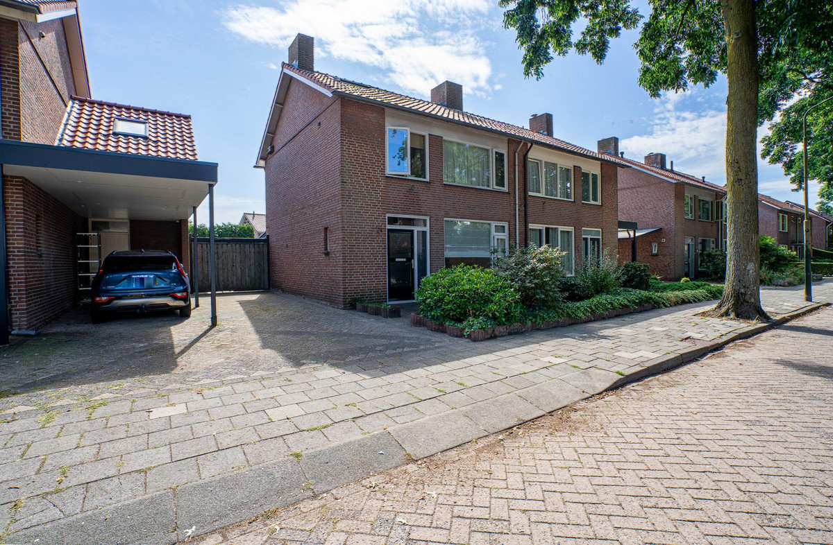 Twee-onder-één-kap te koop: Wilhelminastraat 24, Bakel