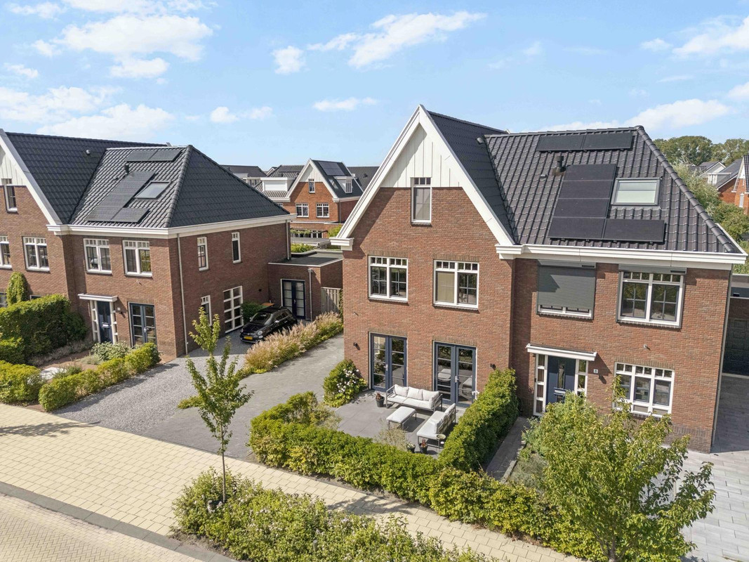 Twee-onder-één-kap te koop: Van Gogh Allee 10, Rhoon