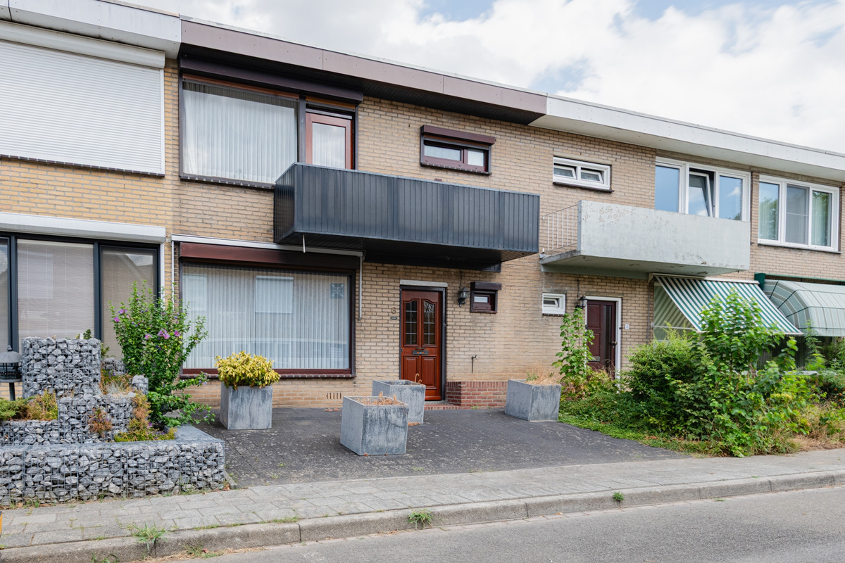 Tussenwoning te koop: Lisztstraat 6, Geleen