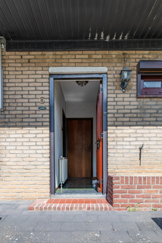 Tussenwoning te koop: Lisztstraat 6, Geleen