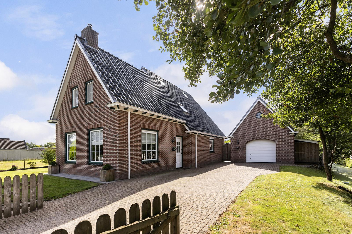 Vrijstaande woning te koop: Ds. Feitsmawei 48, Broeksterwâld
