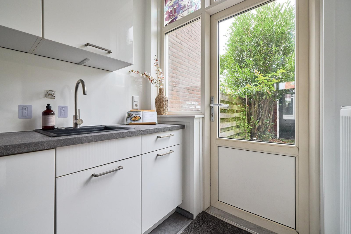 Hoekwoning te koop: burgemeester smitsstraat 2, Utrecht