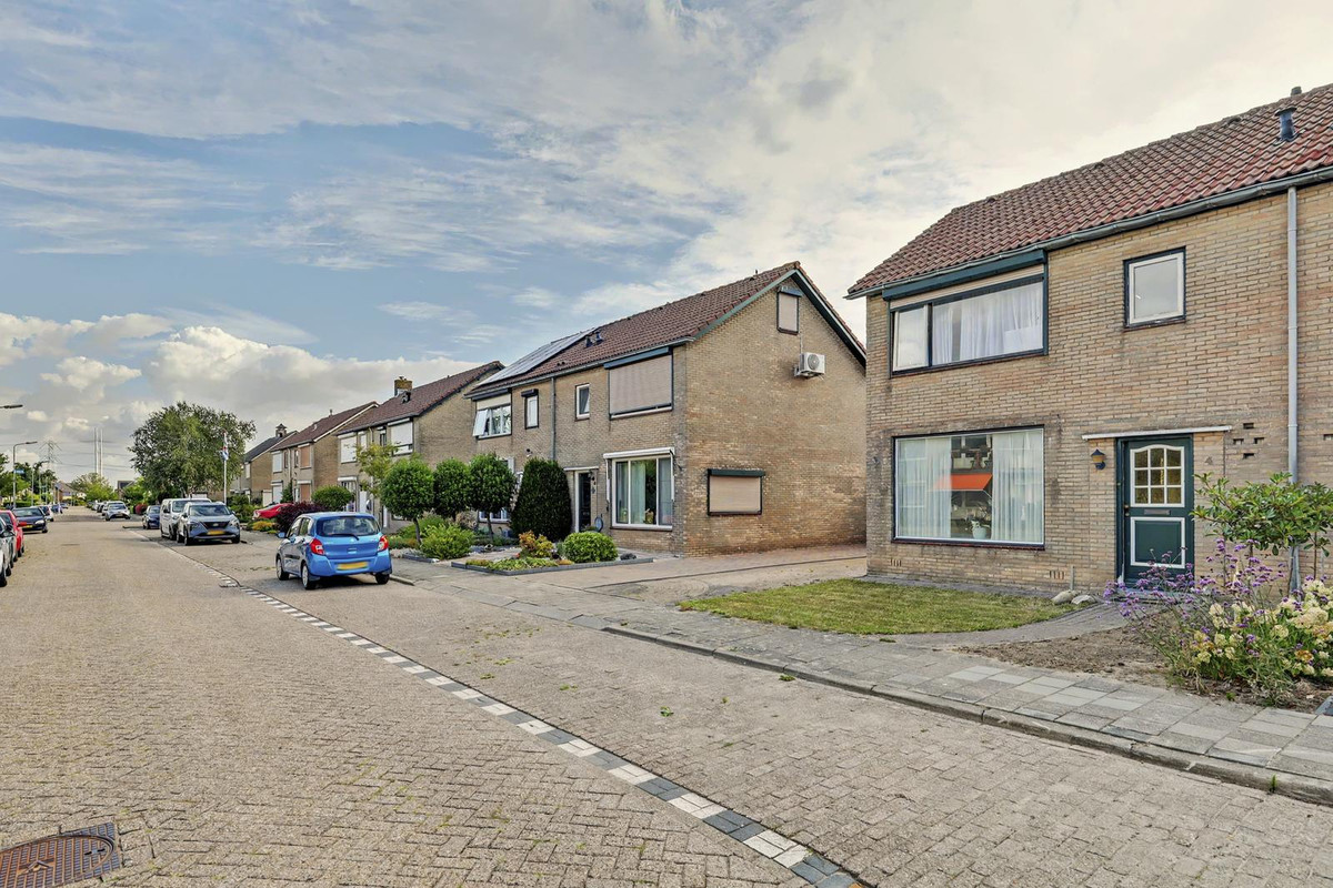Twee-onder-één-kap te koop: Nieukerckestraat 4, Krabbendijke