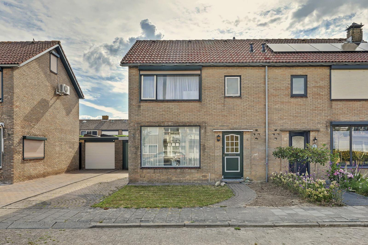 Twee-onder-één-kap te koop: Nieukerckestraat 4, Krabbendijke