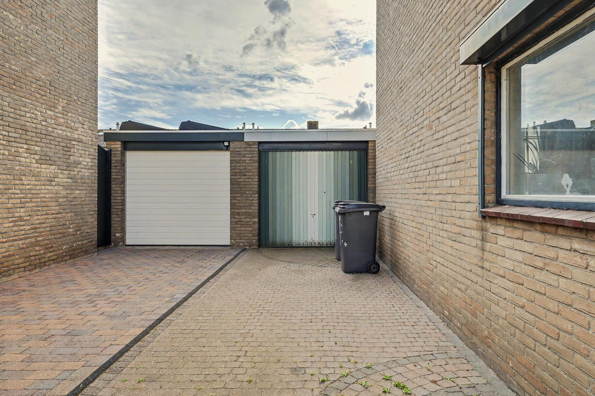 Twee-onder-één-kap te koop: Nieukerckestraat 4, Krabbendijke
