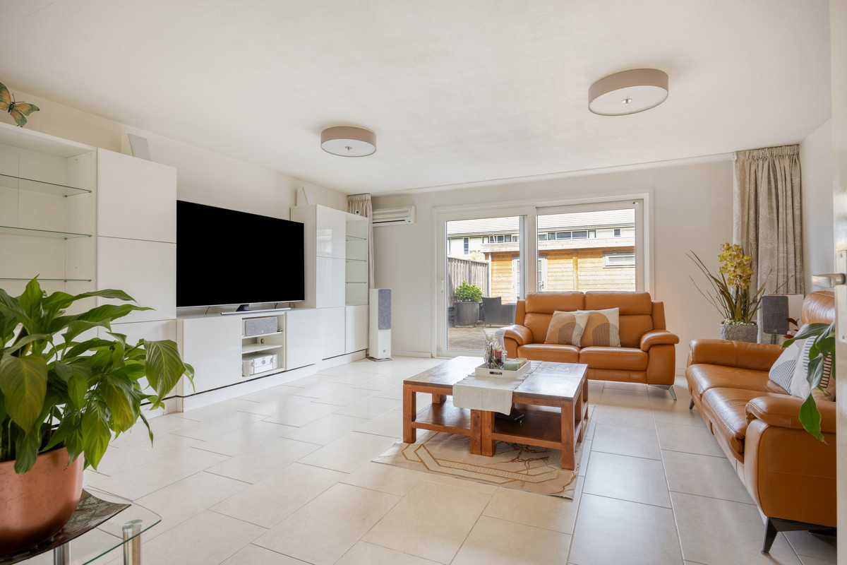 Hoekwoning te koop: Novemberstraat 60, Almere