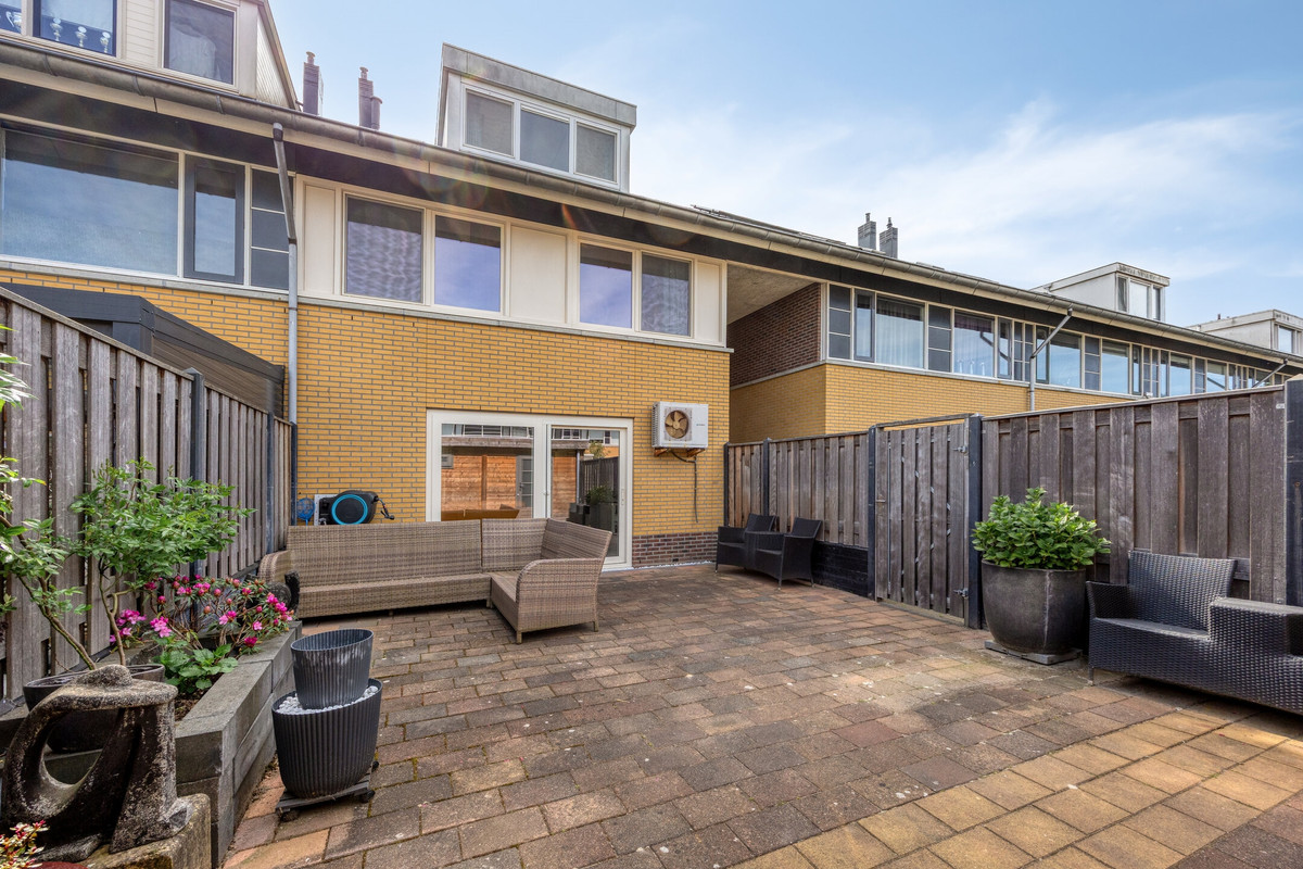 Hoekwoning te koop: Novemberstraat 60, Almere