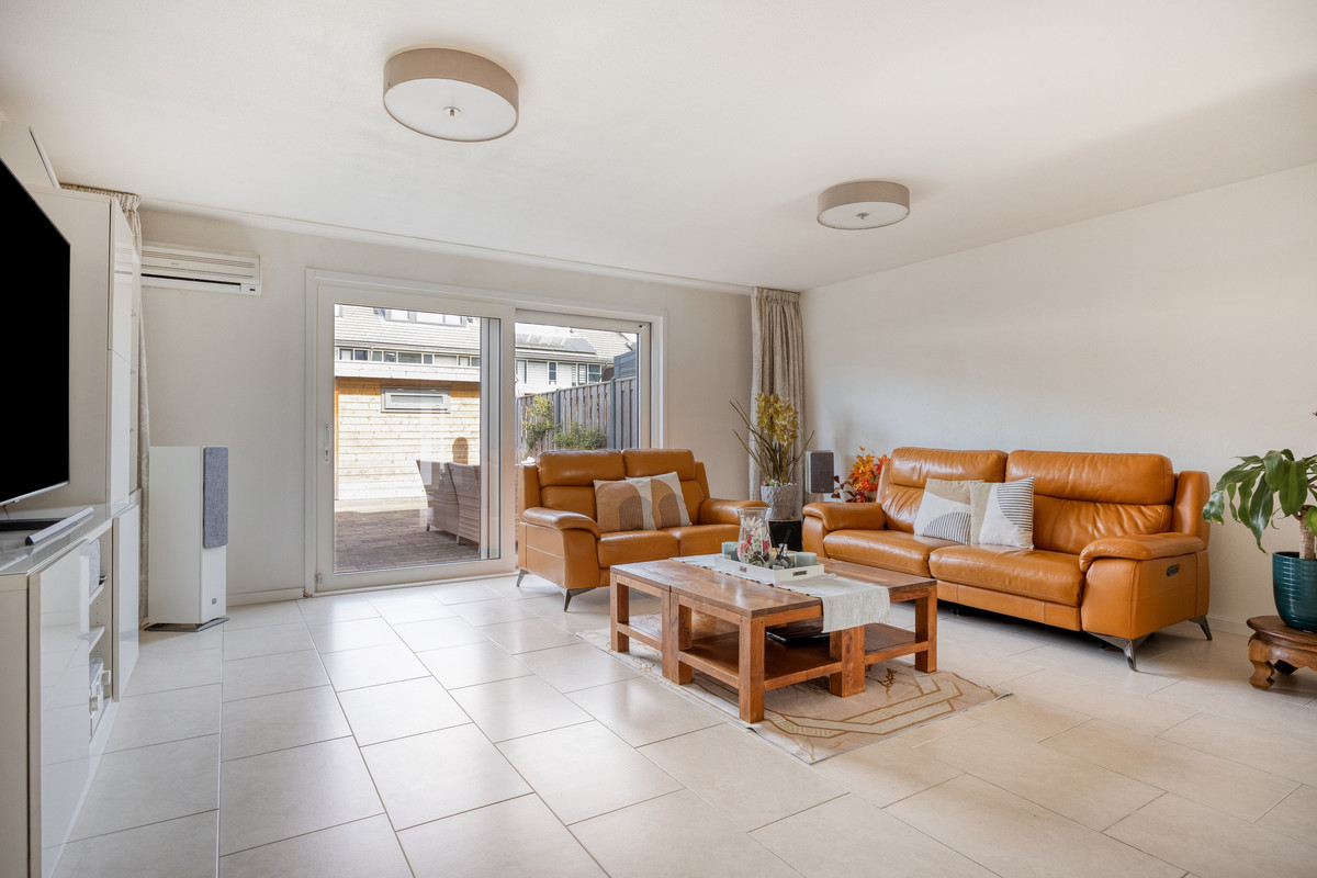 Hoekwoning te koop: Novemberstraat 60, Almere