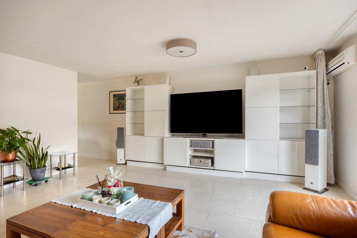 Hoekwoning te koop: Novemberstraat 60, Almere