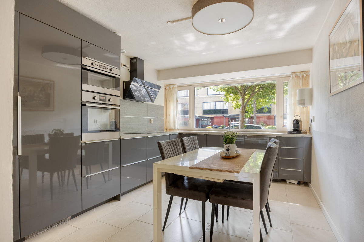 Hoekwoning te koop: Novemberstraat 60, Almere