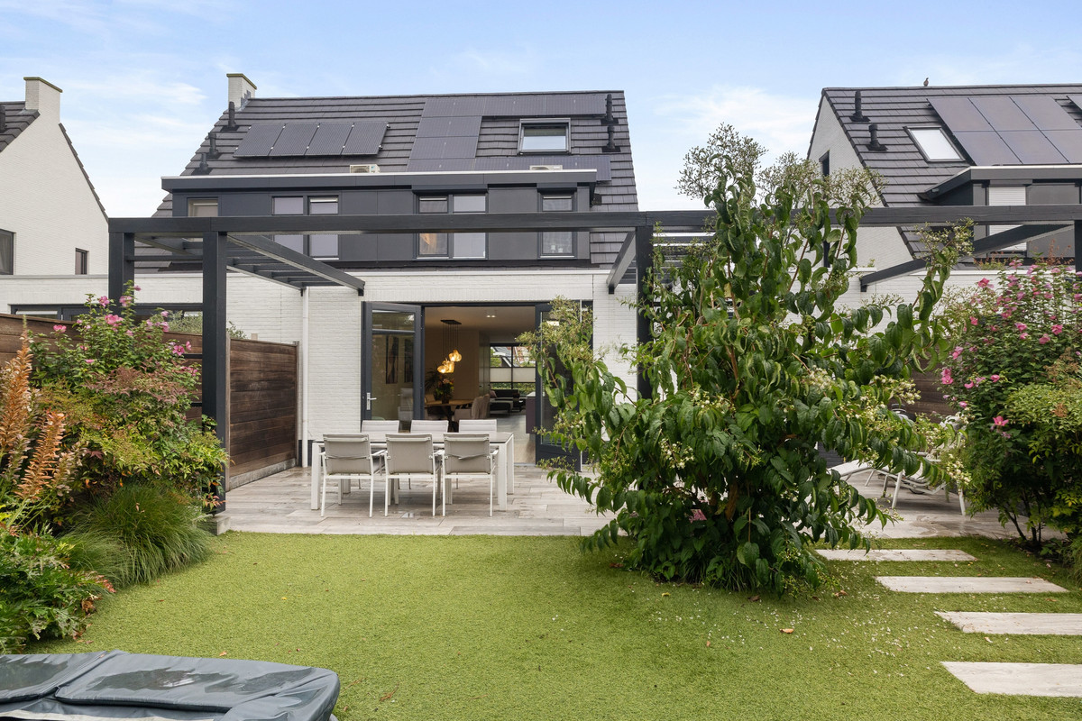 Tussenwoning te koop: Koninginnenpage 11, Mierlo