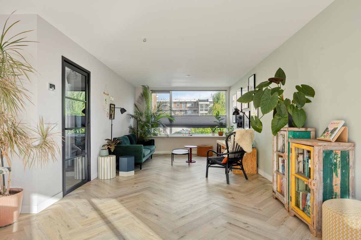 Hoekwoning te koop: Charlotte de Bourbonstraat 26, Leiderdorp