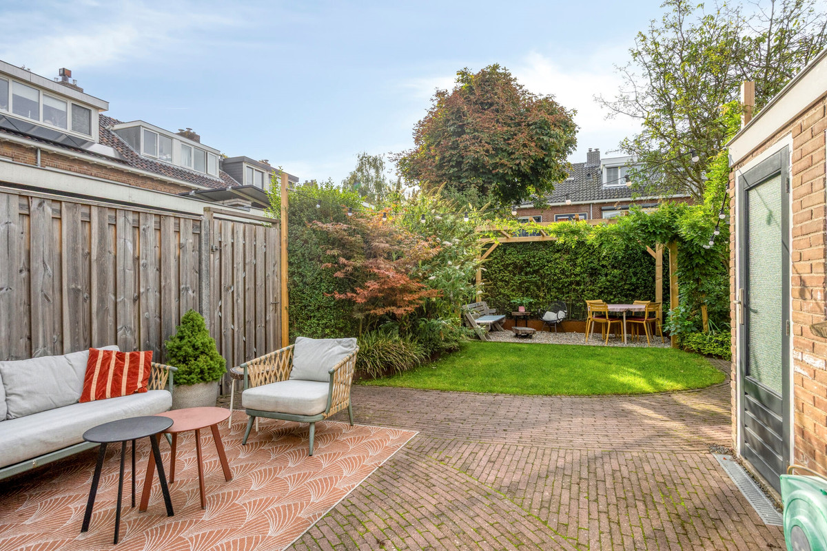 Hoekwoning te koop: Charlotte de Bourbonstraat 26, Leiderdorp