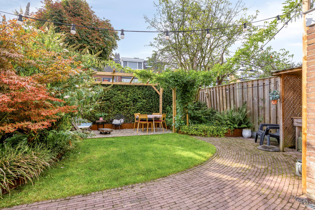 Hoekwoning te koop: Charlotte de Bourbonstraat 26, Leiderdorp