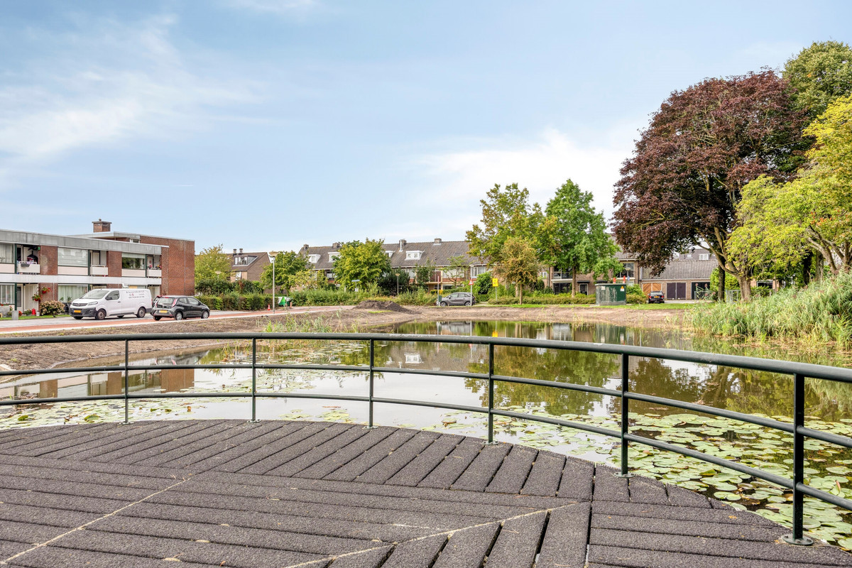 Hoekwoning te koop: Charlotte de Bourbonstraat 26, Leiderdorp