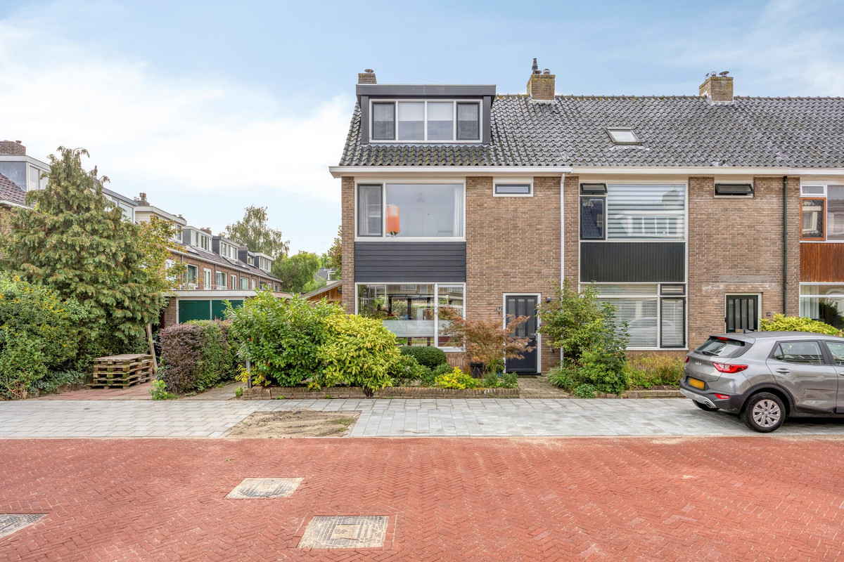 Hoekwoning te koop: Charlotte de Bourbonstraat 26, Leiderdorp