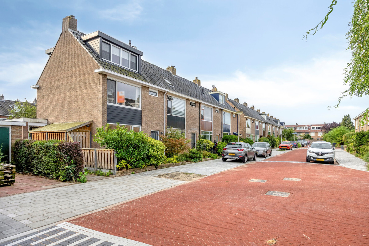 Hoekwoning te koop: Charlotte de Bourbonstraat 26, Leiderdorp