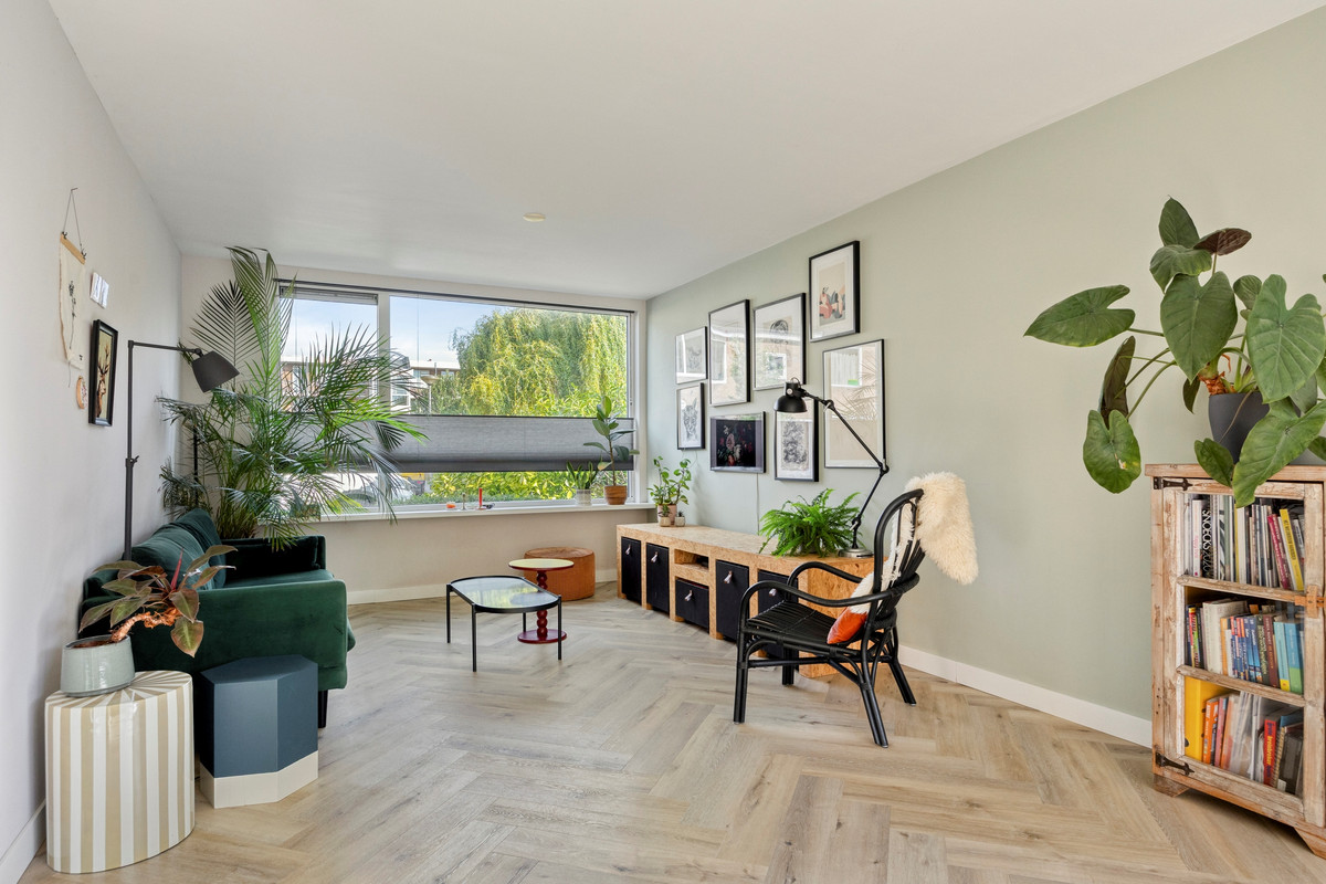 Hoekwoning te koop: Charlotte de Bourbonstraat 26, Leiderdorp