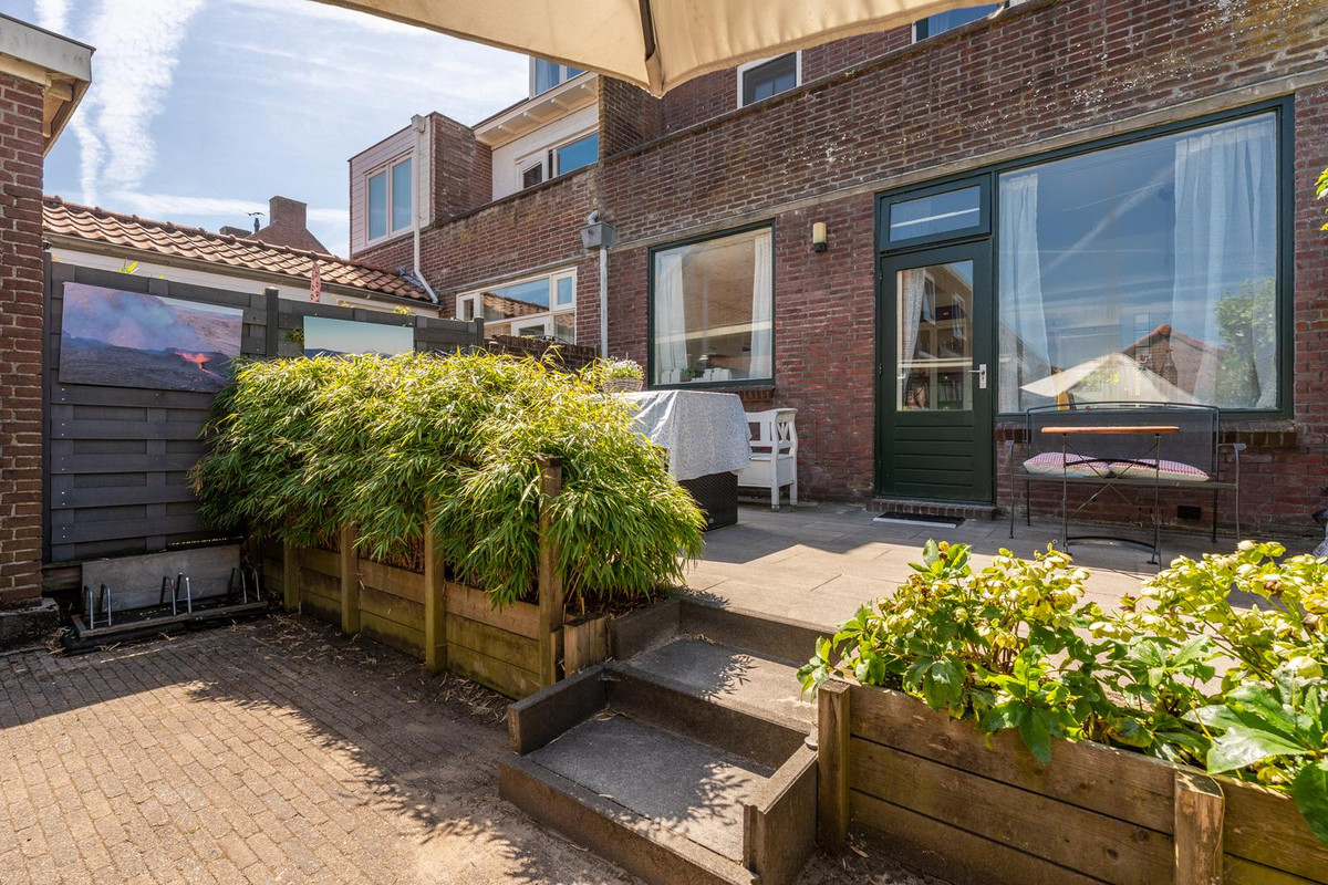 Tussenwoning te koop: Burgemeester van Tienenweg 23, Diemen