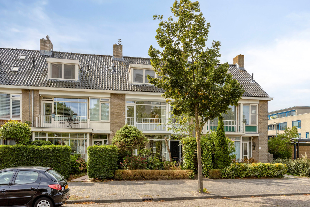 Tussenwoning te koop: Rozenlaan 4, Oegstgeest
