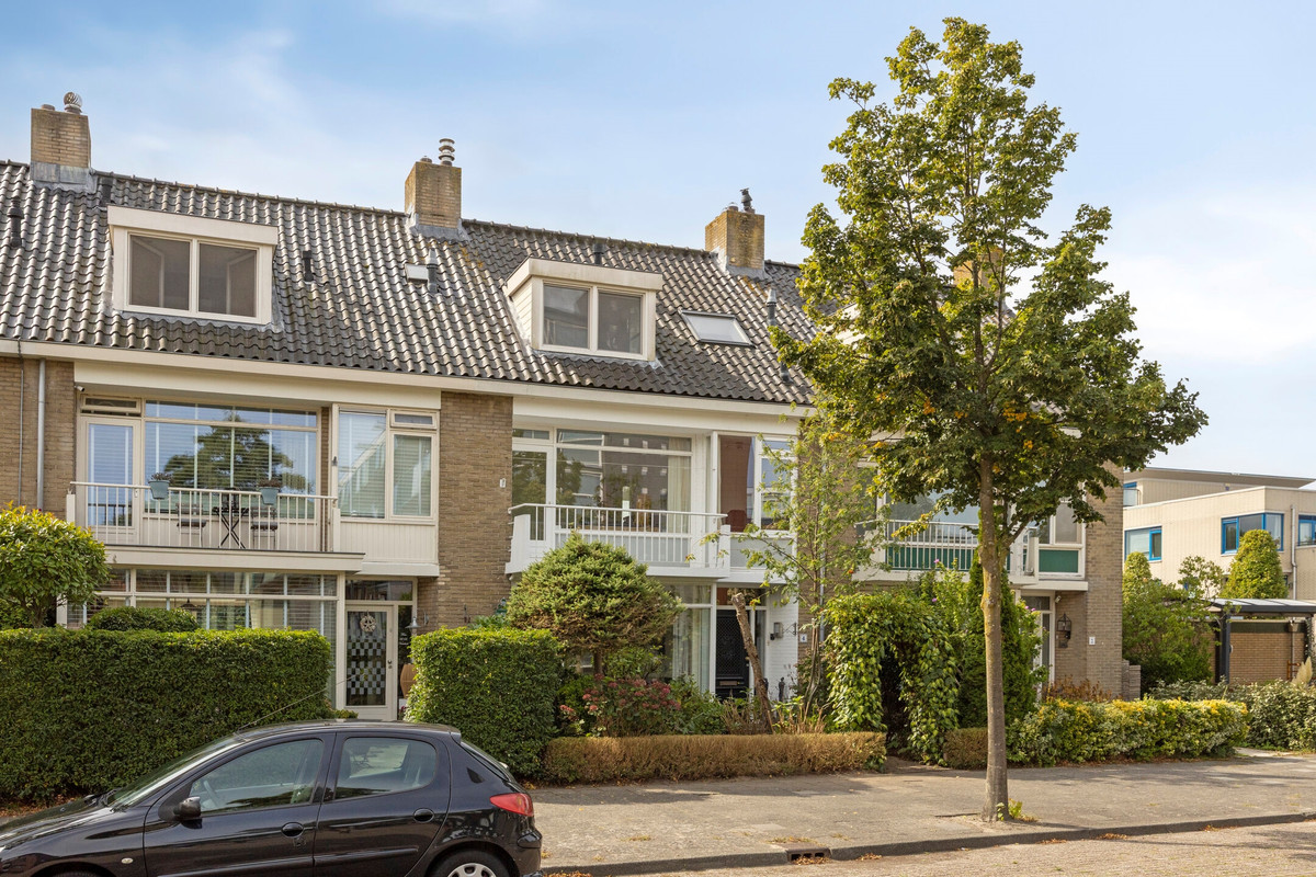 Tussenwoning te koop: Rozenlaan 4, Oegstgeest