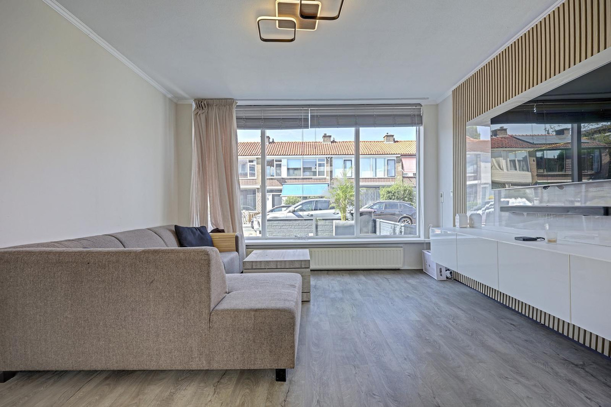 Hoekwoning te koop: Multatulistraat 1, Spijkenisse