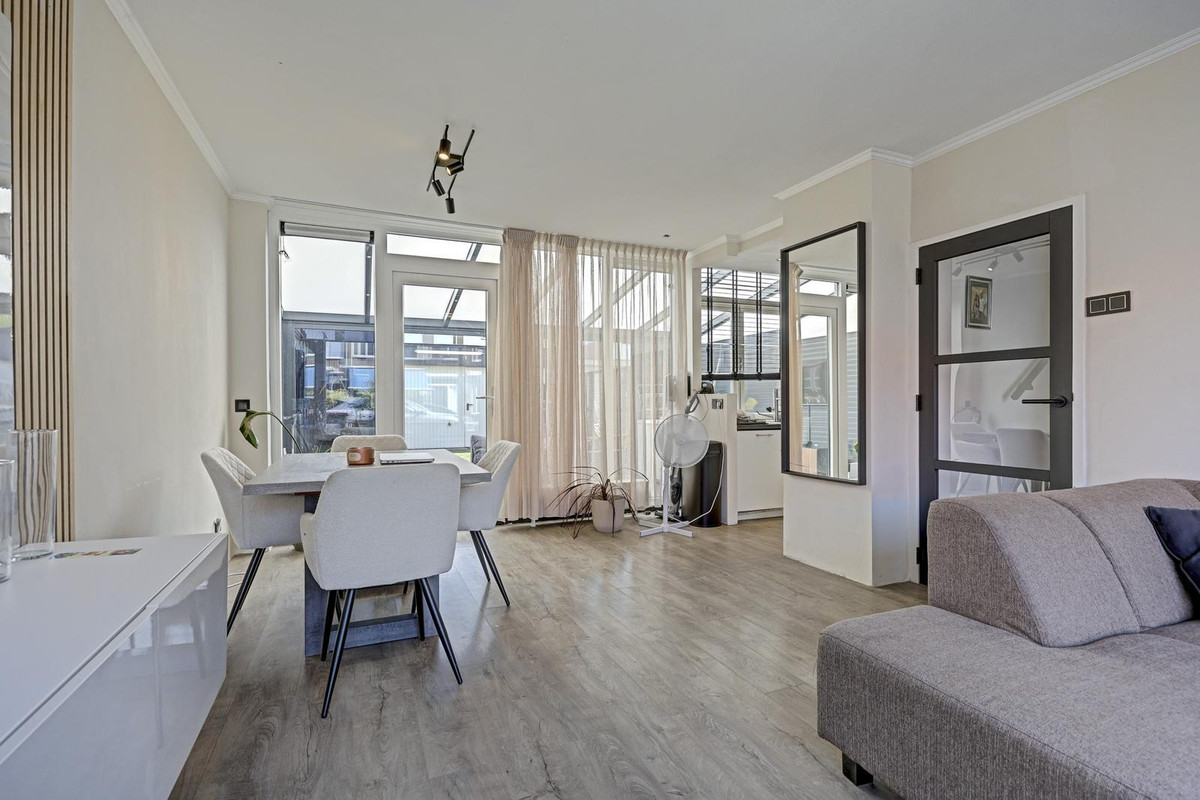 Hoekwoning te koop: Multatulistraat 1, Spijkenisse