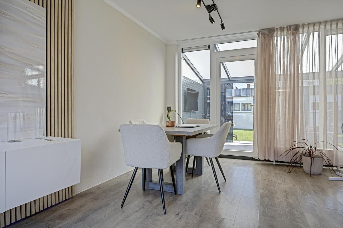 Hoekwoning te koop: Multatulistraat 1, Spijkenisse
