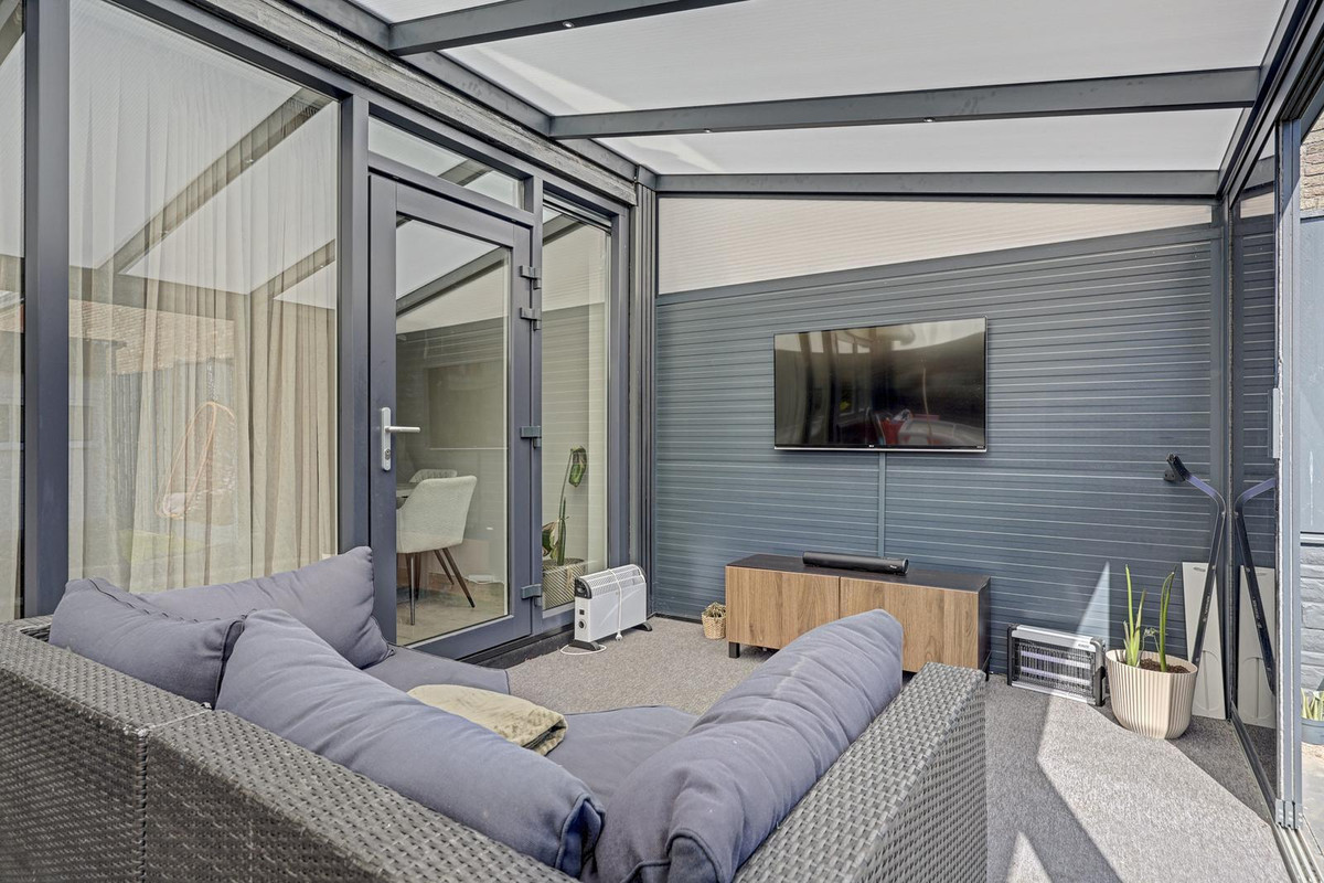 Hoekwoning te koop: Multatulistraat 1, Spijkenisse