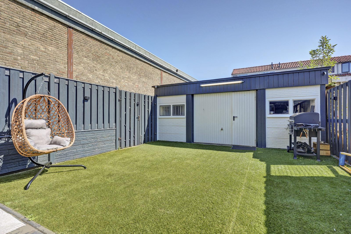 Hoekwoning te koop: Multatulistraat 1, Spijkenisse