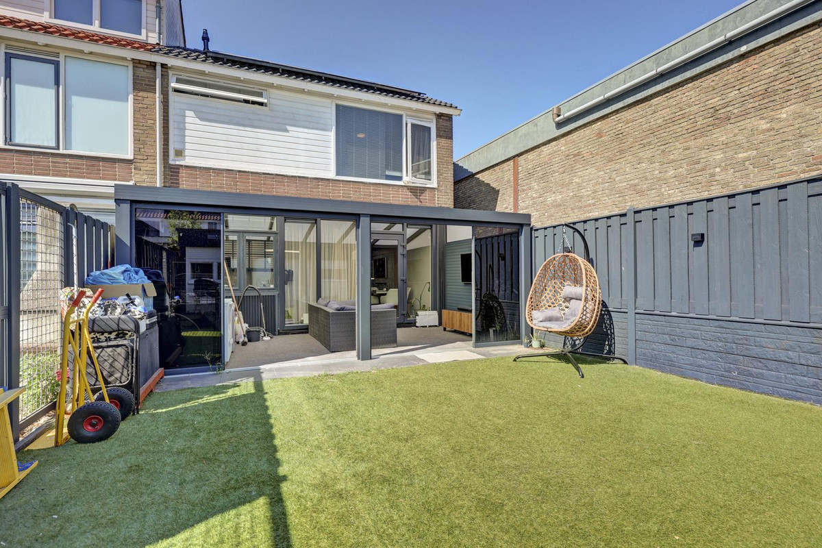 Hoekwoning te koop: Multatulistraat 1, Spijkenisse