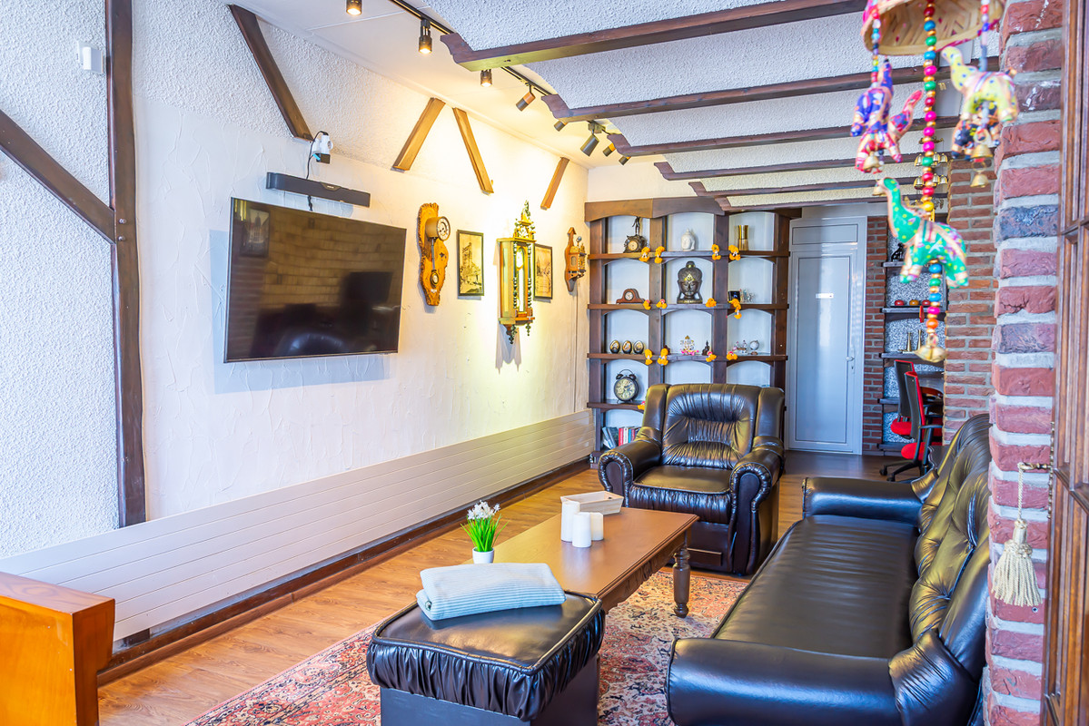 Tussenwoning te koop: Akersteenweg 100, Maastricht