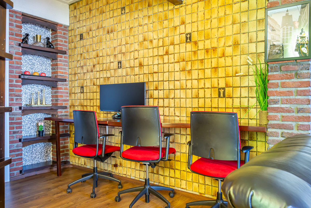 Tussenwoning te koop: Akersteenweg 100, Maastricht