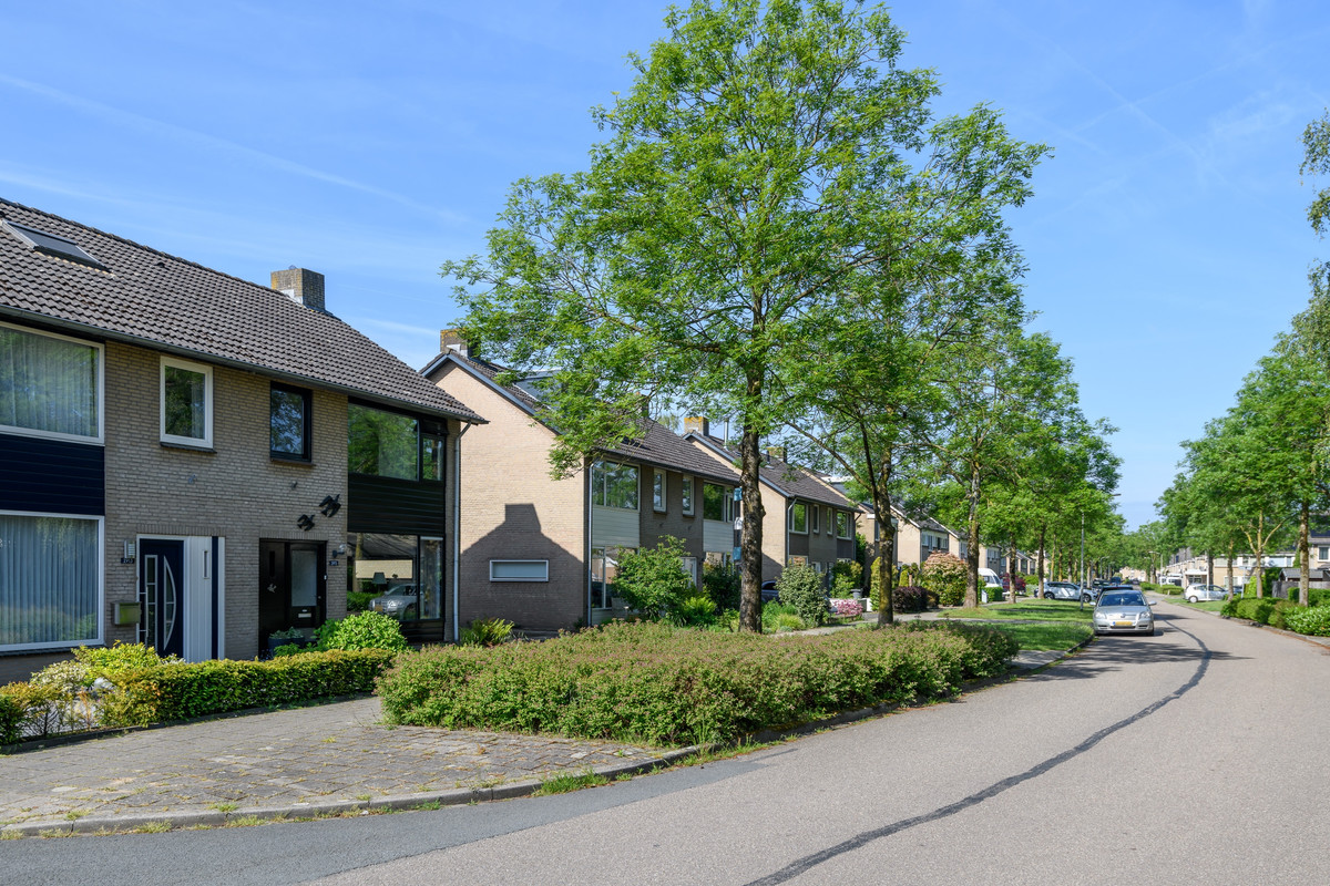Twee-onder-één-kap te koop: Aalsburg 2915, Wijchen