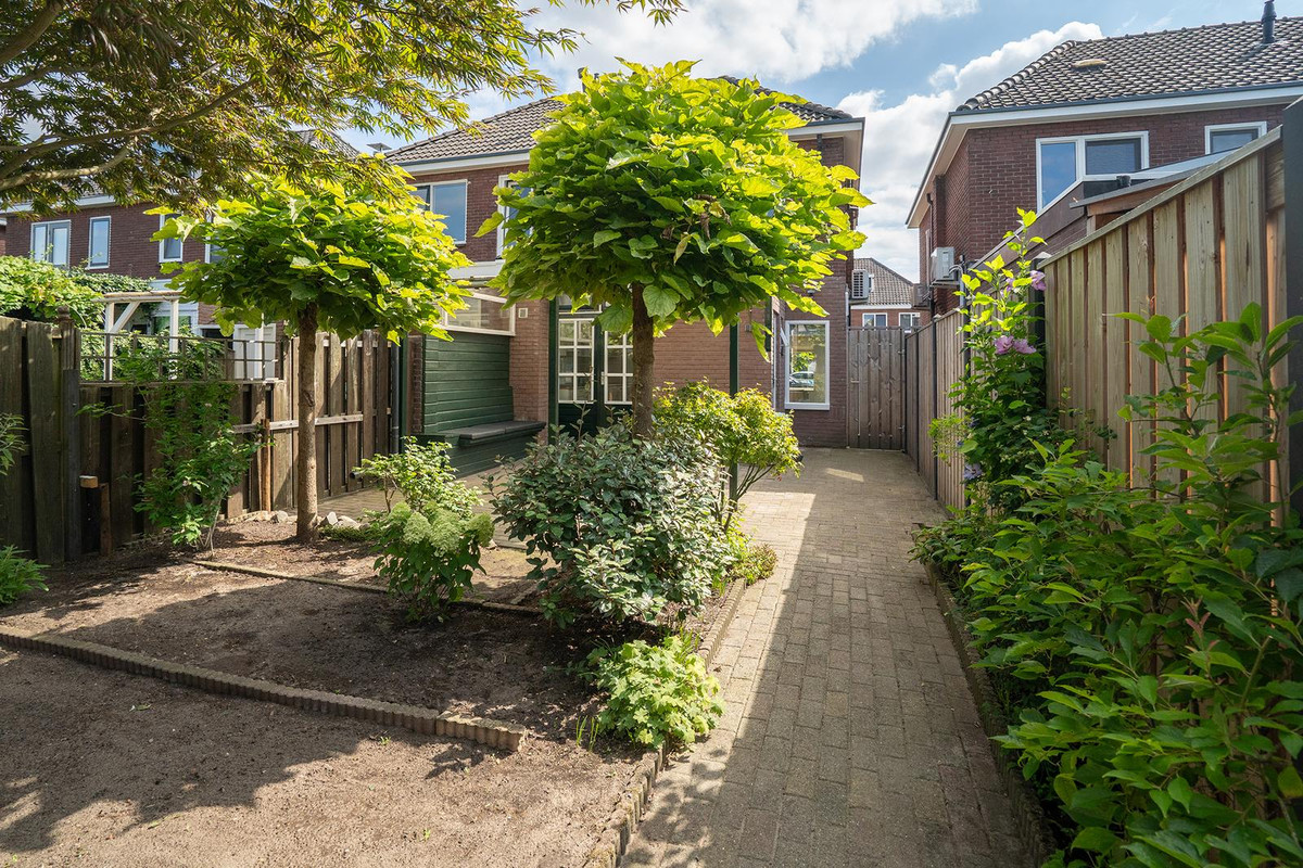 Twee-onder-één-kap te koop: Elferinksweg 50, Enschede