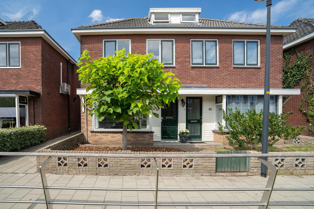 Twee-onder-één-kap te koop: Elferinksweg 50, Enschede