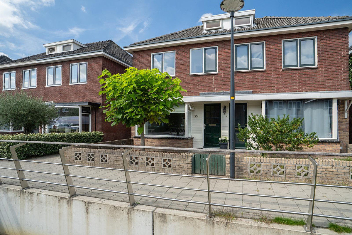 Twee-onder-één-kap te koop: Elferinksweg 50, Enschede