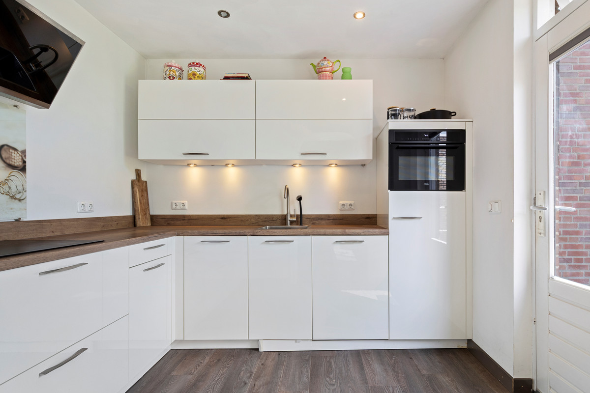 Tussenwoning te koop: Bisschop Schrijnenstraat 30, Venlo
