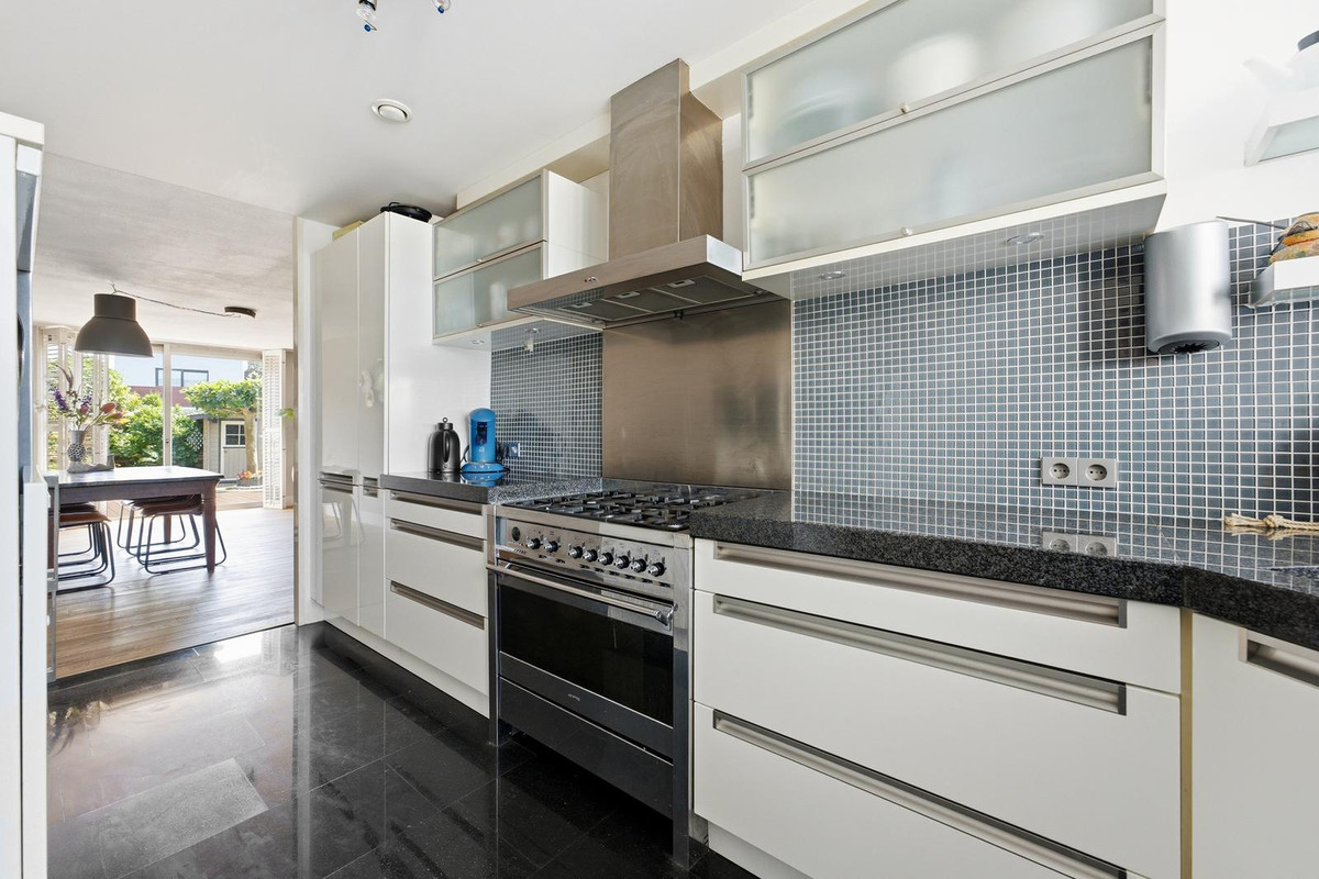 Tussenwoning te koop: W. Plokkerstraat 36, Spijkenisse