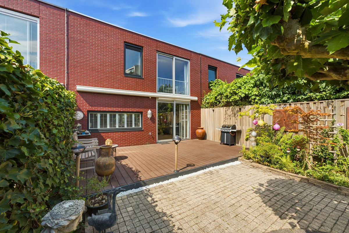 Tussenwoning te koop: W. Plokkerstraat 36, Spijkenisse