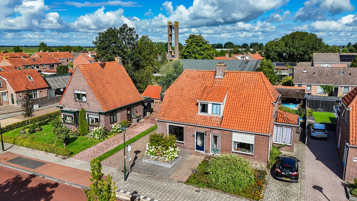 Twee-onder-één-kap te koop: Hoofdstraat 57, Ossenzijl