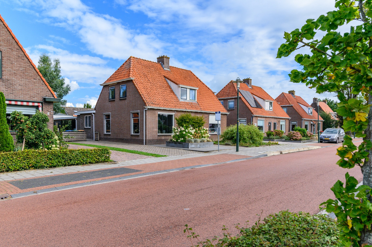 Twee-onder-één-kap te koop: Hoofdstraat 57, Ossenzijl