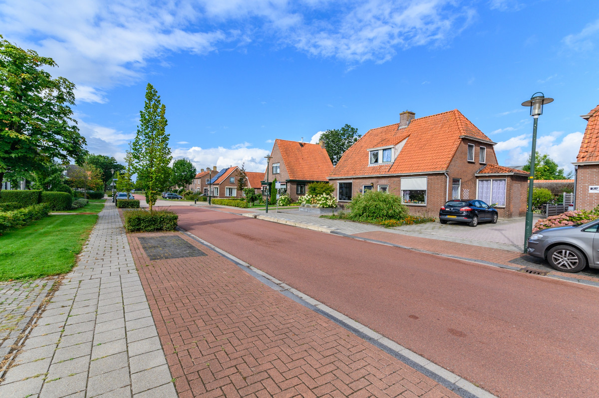 Twee-onder-één-kap te koop: Hoofdstraat 57, Ossenzijl
