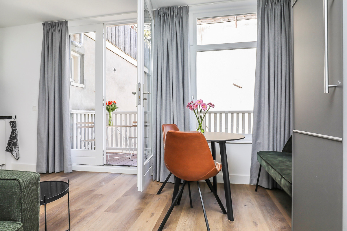 Studio te huur: Jacob van Lennepstraat 64-3A, Amsterdam