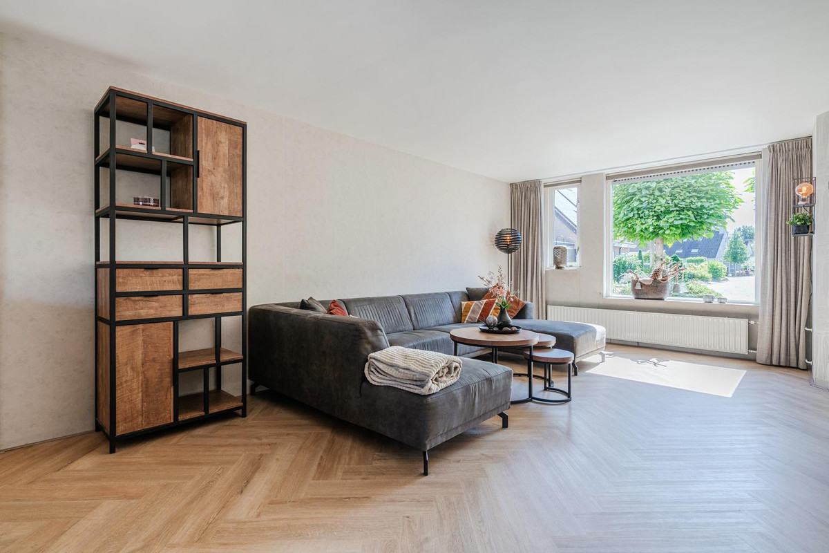 Tussenwoning te koop: De Wezeboom 18, Hoogeveen