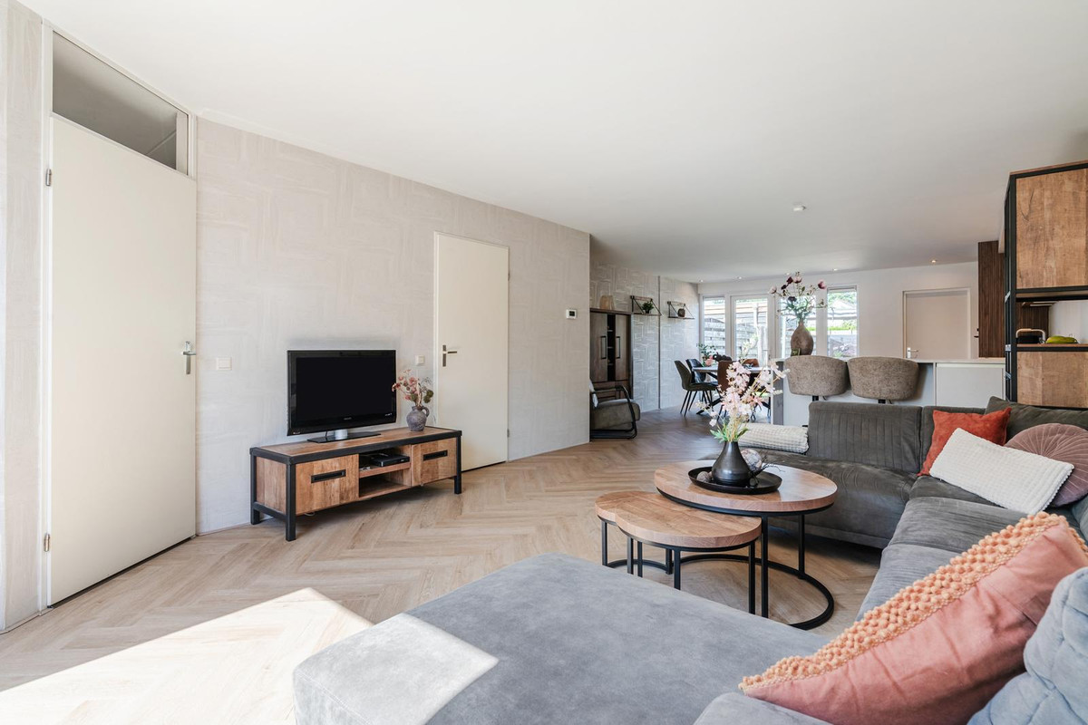 Tussenwoning te koop: De Wezeboom 18, Hoogeveen