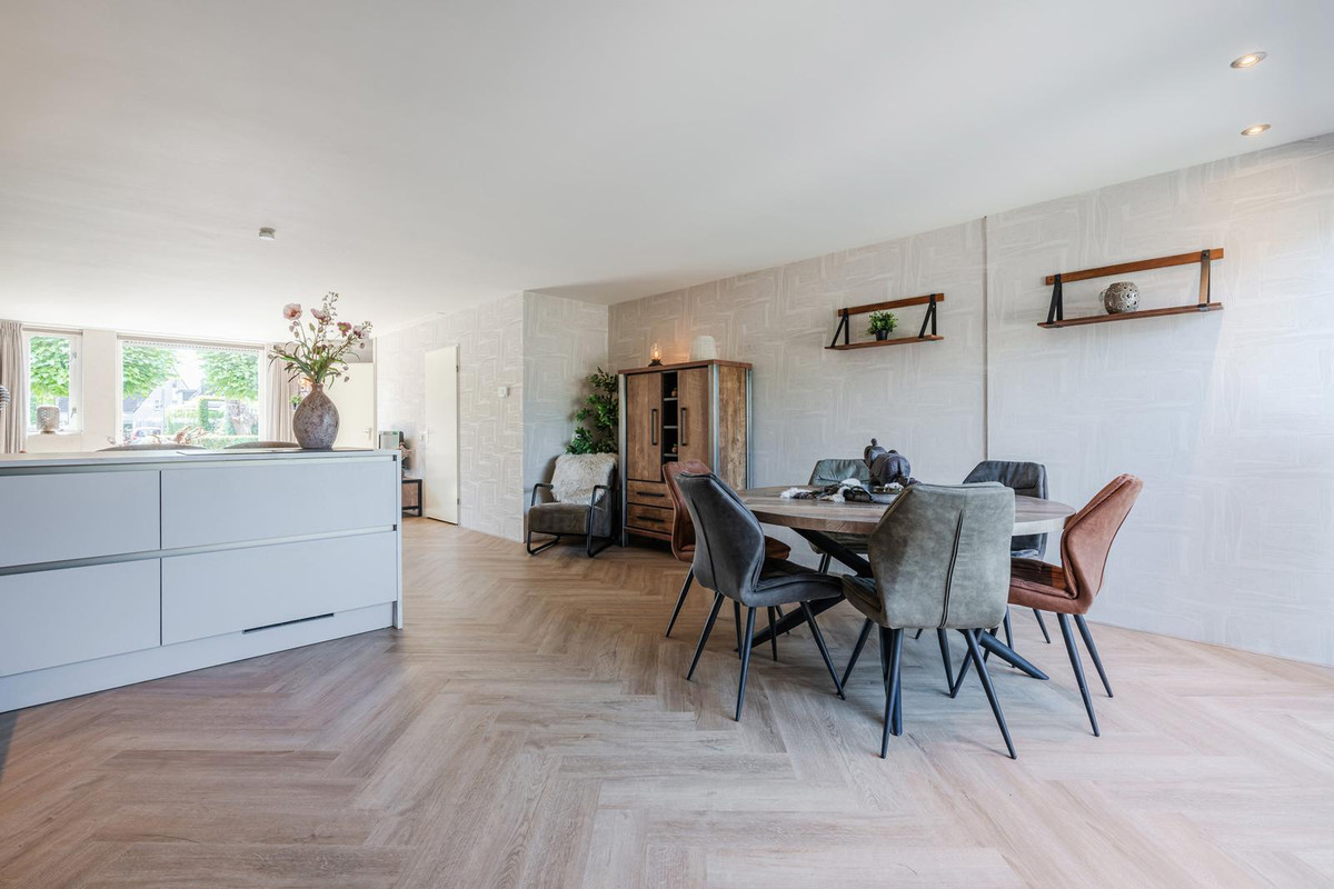 Tussenwoning te koop: De Wezeboom 18, Hoogeveen
